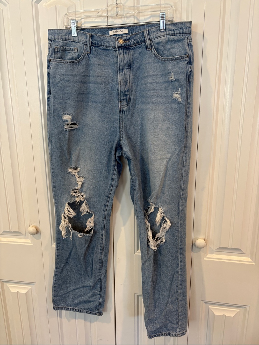 Willow & root distressed the vintage mom Jean size 34